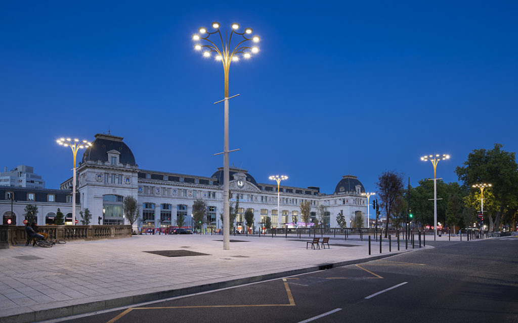 conception lumière Esplanade Matabiau à Toulouse, réalisée par LEA - les éclairagistes associés